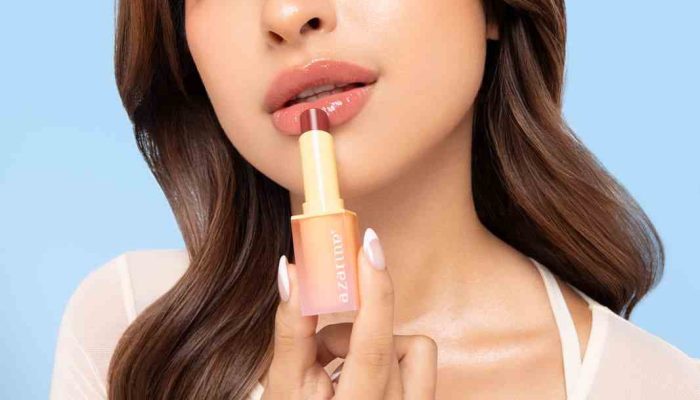 Azarine X Jennifer Coppen Resmi Luncurkan Glowkiss Sunscreen Lip Balm SPF 35 PA+++ : 3 in 1 Lip Balm Andalan untuk Bibir Sehat & Glowing!